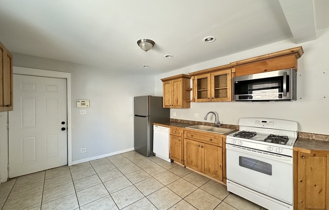 2458 CLYBOURN
