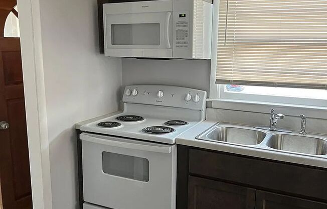 2 beds, 1 bath, $1,395