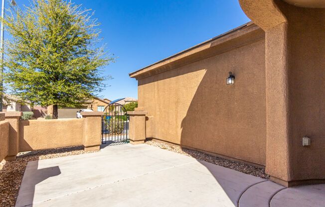 Single story in gated Thoroughbred community