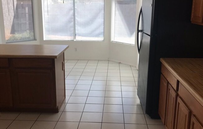 Nice 3 bedroom, 2 bath home in great Chandler location