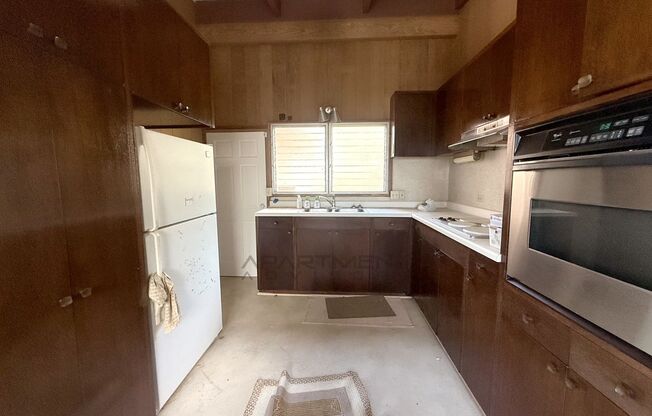 *PLEASE VIEW FULL AD FOR DETAILS* FANTASTIC! 3 Bed / 3 Bath / 4 Parking Manoa Home – Noelani School District! | CLOSE TO UH MANOA