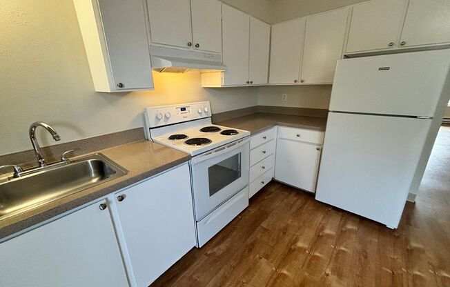 2 beds, 1 bath, $1,650, Unit 64