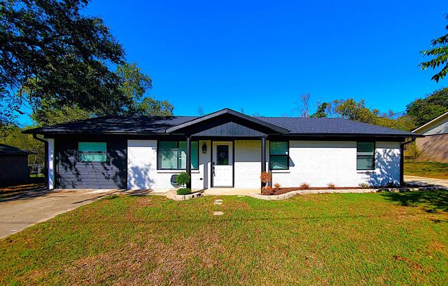 Beautifully Remodeled 3 Bedroom, 2 Bathroom Home in Mineola, TX