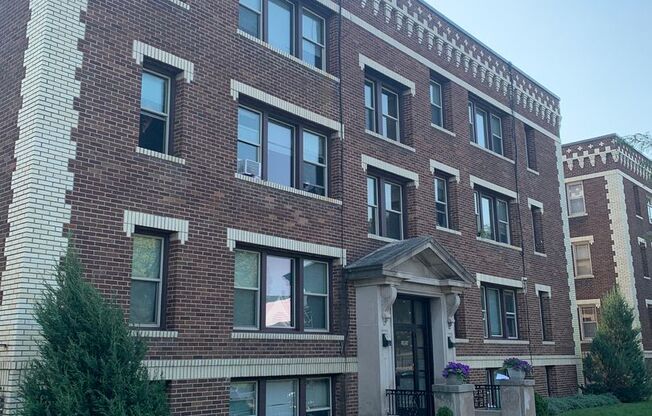 2 beds, 1 bath, $1,399, Unit 2809-310