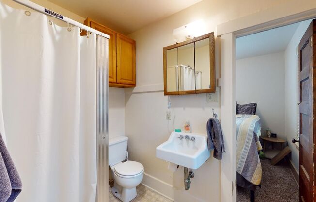 2 beds, 1 bath, $1,000