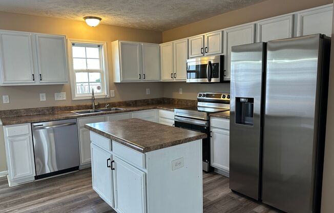 Great 2 Story 3 Bedroom, 2.5 Bath with Garage in Hope Mills!