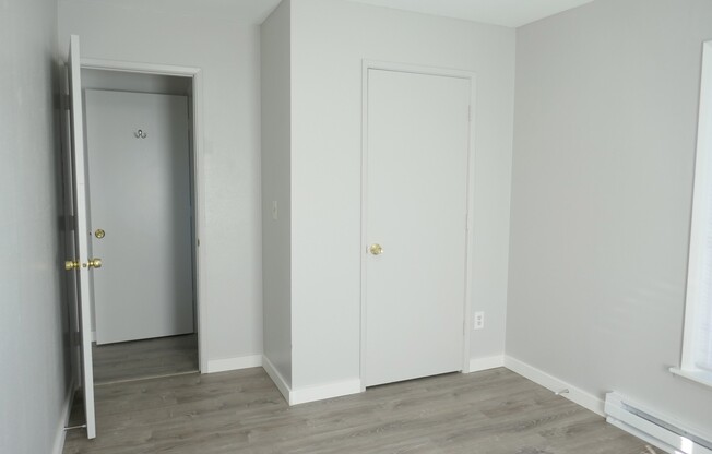 3 beds, 1 bath, $1,650, Unit 1756 Franklin Ave.- B