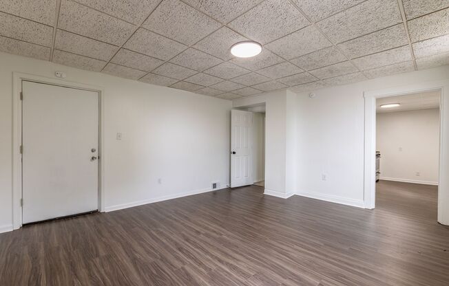 2 beds, 1 bath, $1,299, Unit Apt 1