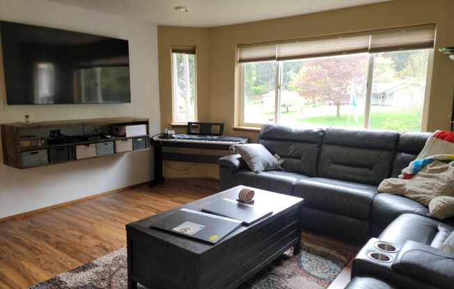 3 Bedroom Home in Convenient Central Kitsap Location!