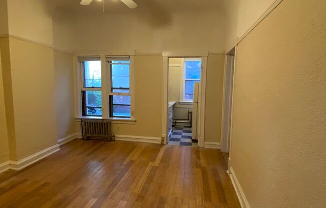 1 bed, 1 bath, $995, Unit 18