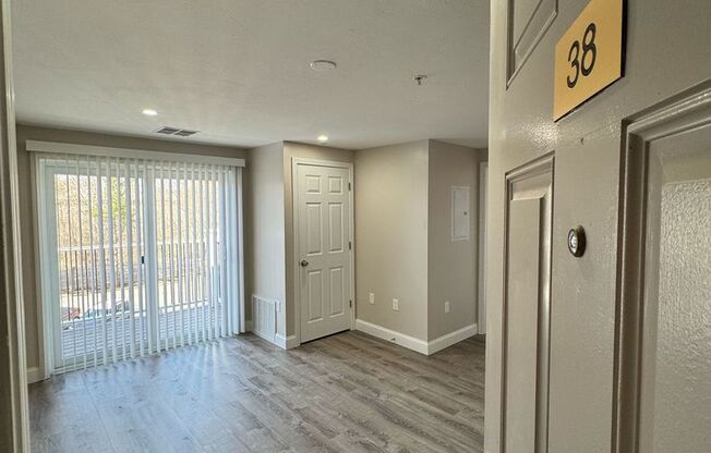 2 beds, 1 bath, 680 sqft, $2,425, Unit 23-38