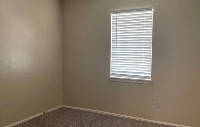 2 beds, 1.5 baths, 950 sqft, $950, Unit 900-3