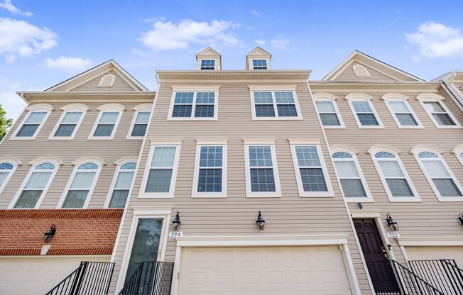 3 BR/2 Full BA & 2 Half BA in Glen Burnie!