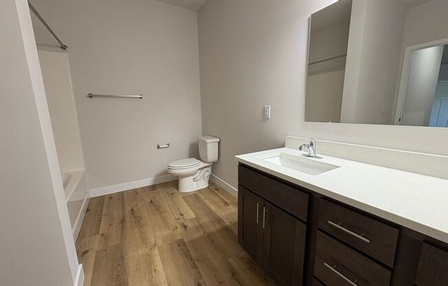 1 bed, 1 bath, 885 sqft, $1,645, Unit 5117-103