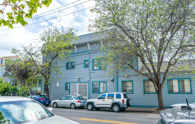 3267 Hollis St