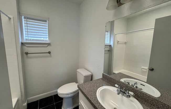 1 bed, 1 bath, 700 sqft, $1,275, Unit 216
