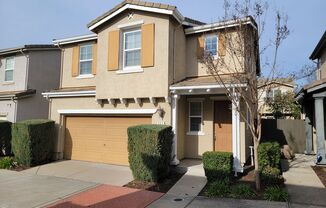 Cozy Courtyard 3 bedroom 2 bath home