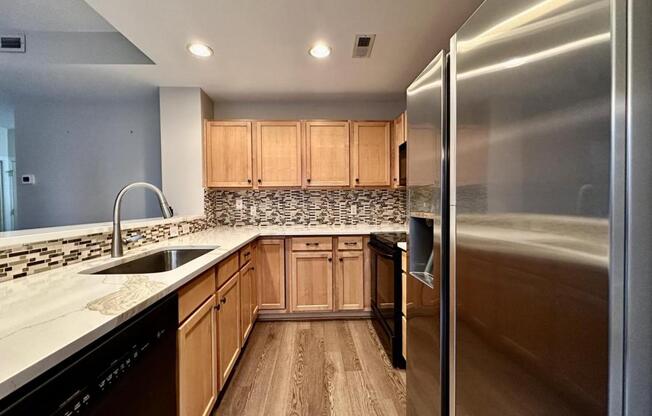 1 bed, 1 bath, 779 sqft, $1,600