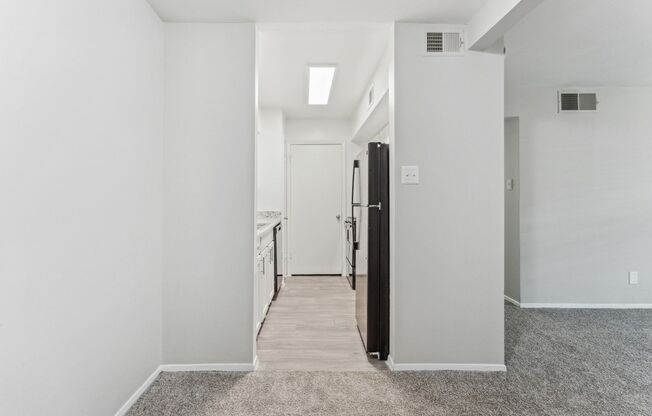 2 beds, 1 bath, 880 sqft, $1,100