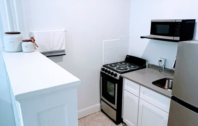 Studio, 1 bath, 350 sqft, $625, Unit 103