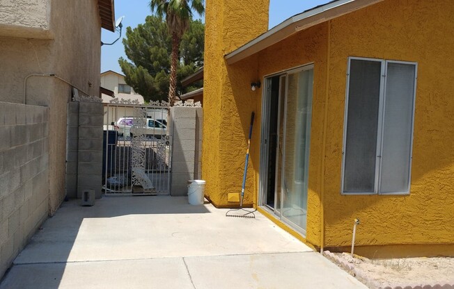 3 beds, 2 baths, $1,750