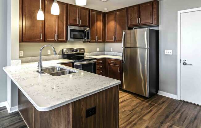 Interiors-Midtown-Crossing-Apartments-Omaha-NE-one-bedroom-apartment1