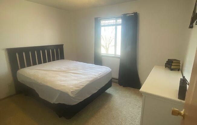2 beds, 1 bath, 750 sqft, $900, Unit 1206-13