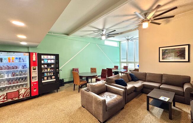 Studio, 1 bath, 350 sqft, $1,000, Unit 109