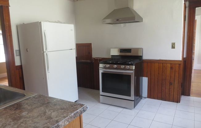 2 beds, 1 bath, 1,100 sqft, $2,500, Unit 2