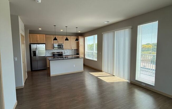 1 bed, 1 bath, 822 sqft, $1,710, Unit #415