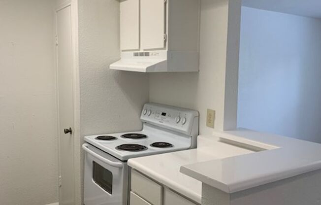 1 bed, 1 bath, 640 sqft, $885, Unit 2404