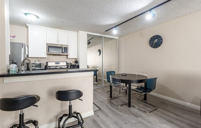 421 S. Lafayette Park