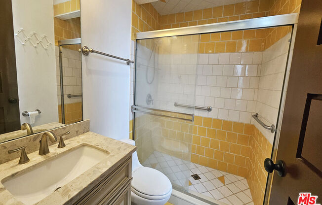 18555 Collins St. C27