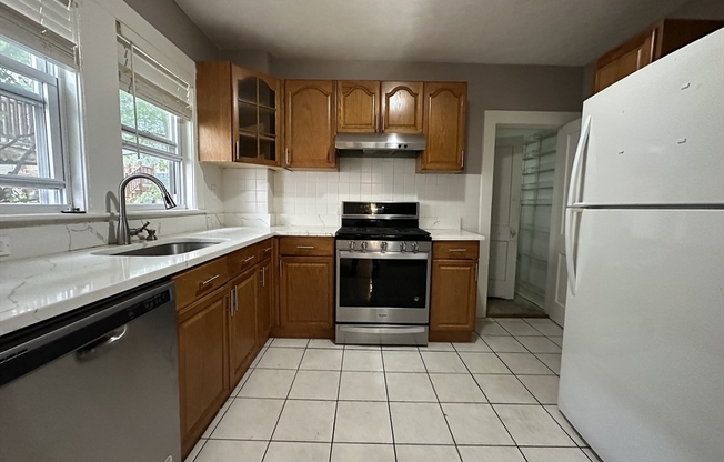 3 beds, 1 bath, 1,200 sqft, $3,575, Unit 42