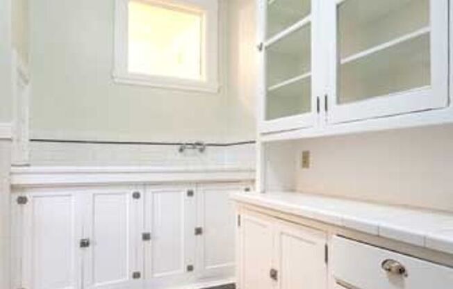 1 bed, 1 bath, 680 sqft, $1,675, Unit 25