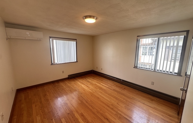 3 beds, 1 bath, 1,000 sqft, $3,000, Unit 2