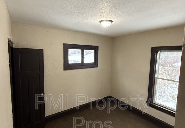 2320 N 44 ST