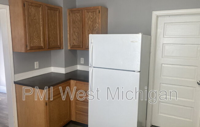 1530 QUARRY AVE NW