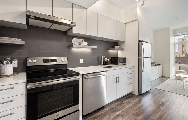 Studio, 1 bath, 554 sqft, $3,250, Unit 501
