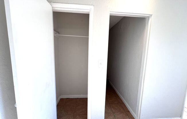 823 E 111 DR