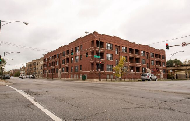 5901 S Michigan