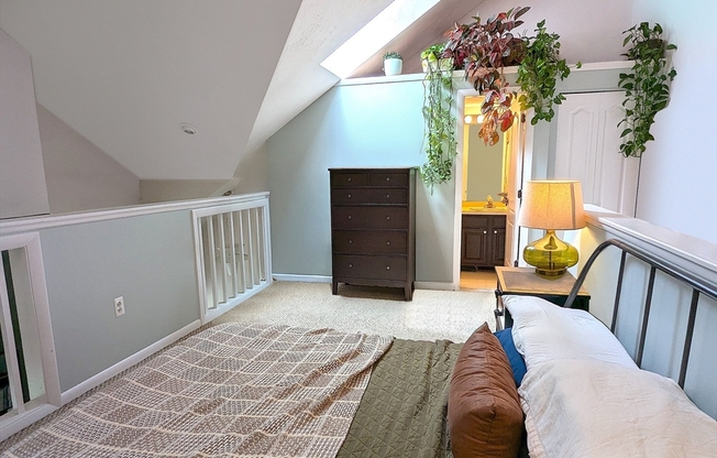 1 bed, 2 baths, 708 sqft, $2,100, Unit A304