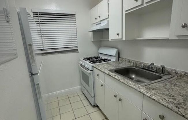 1 bed, 1 bath, 673 sqft, $1,695, Unit 30