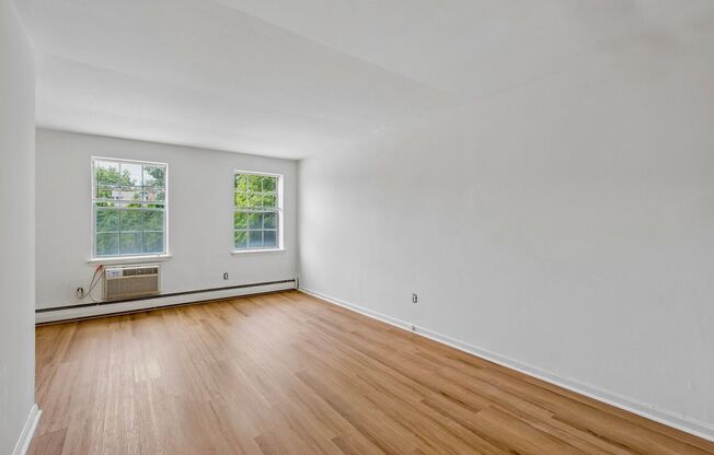 3 beds, 2 baths, 1,209 sqft, $2,330, Unit 115