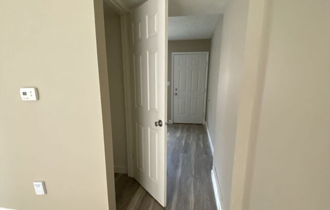 2 beds, 1 bath, $999, Unit 4