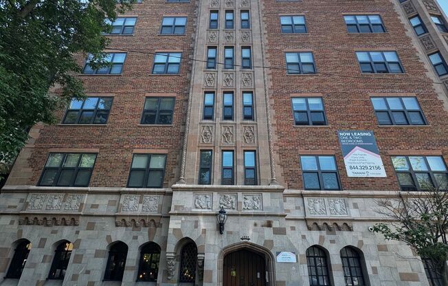 2 beds, 1 bath, $2,200, Unit 404