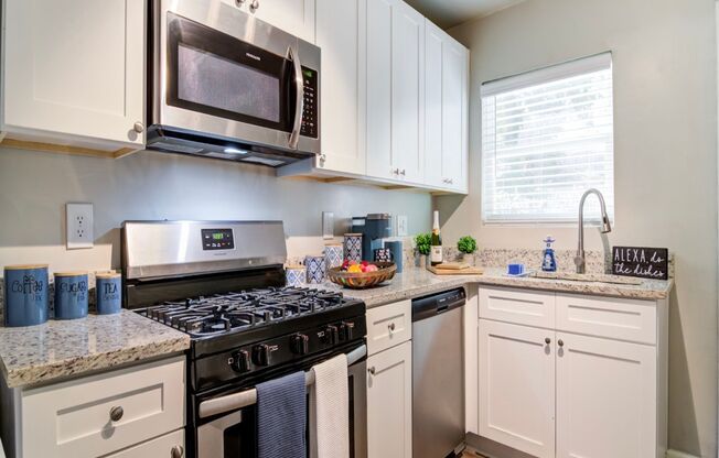 2 beds, 1 bath, 850 sqft, $1,250, Unit 00-D5