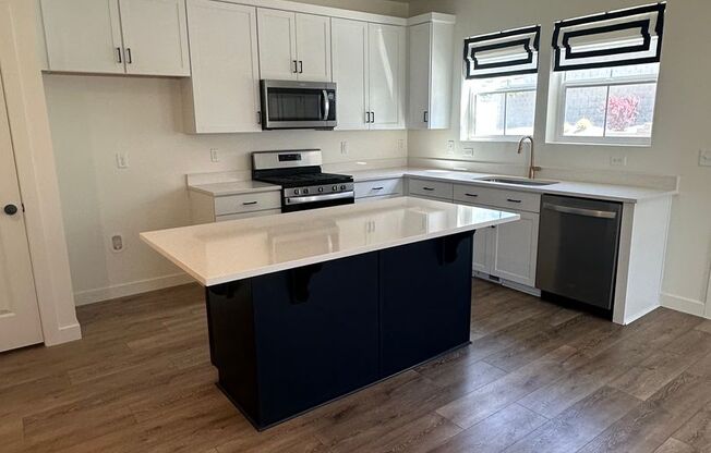 GORGEOUS EAGLE MOUNTAIN TOWNHOME!!!