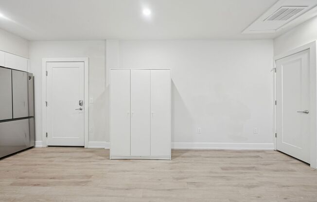 Studio, 1 bath, 435 sqft, $1,290, Unit B103