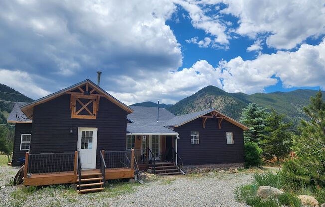 Long Realty & Property Management - Very Beautiful Cabin Close to Ski Resorts